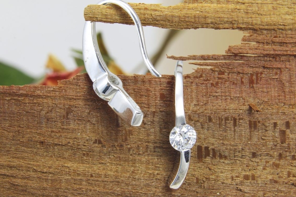Zierliche Ohrhänger aus Weißgold 585/- mit Zirkonia